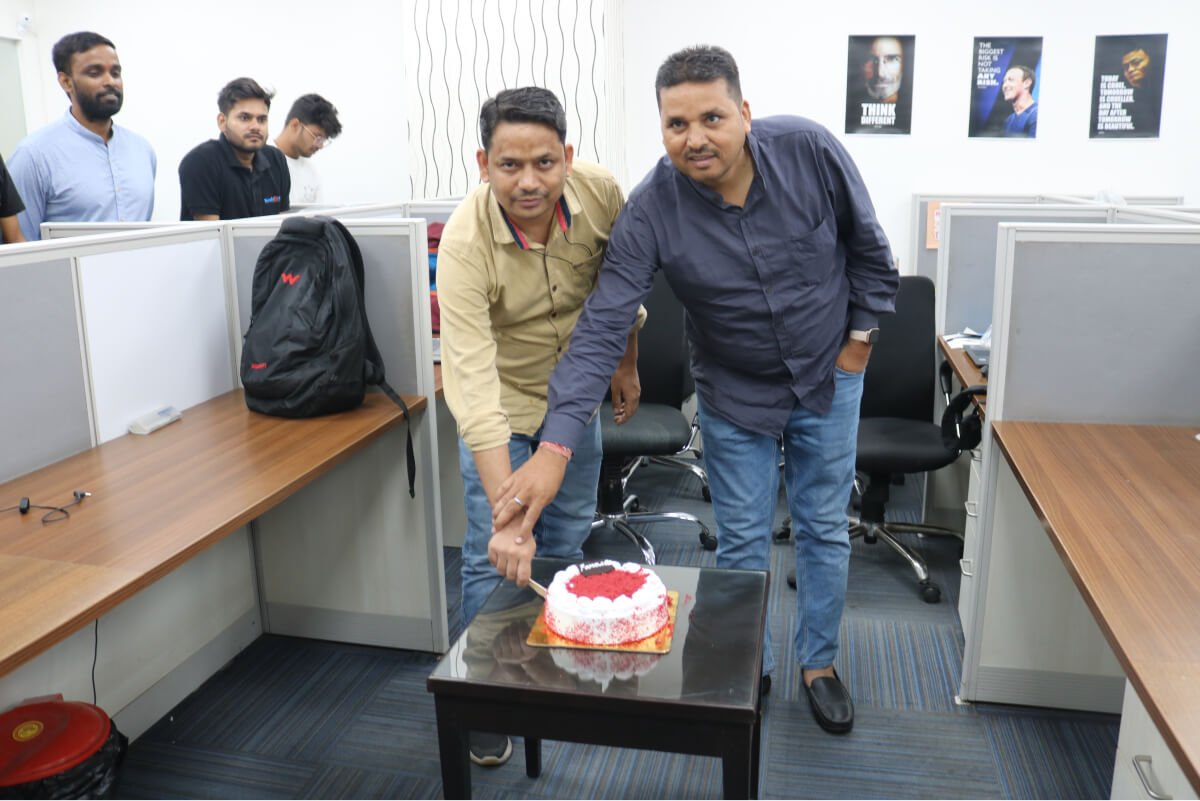 farewell pic Greeting Goodbye to Employee With Good Wishes During the Farewell Ceremony